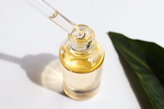 How to Choose an Eyelash Growth Serum: Clean-Beauty Ingredients, Safety, and Real Results